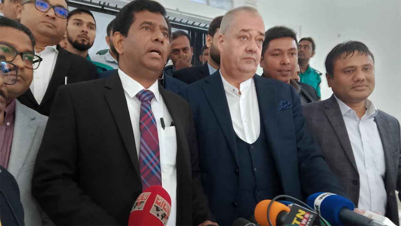 হাসিনাকে পলাতক দেখিয়ে বিচার করতে বাধা নেই বললেন টবি ক্যাডম্যান